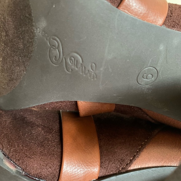 Penny Loves Brown Healed Booties - Picture 6 of 10